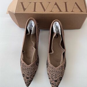 VIVAIA NWT kitten heels in snake print